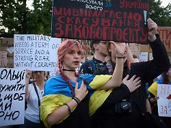 Protest vor Selenskyjs Büro: „Dieses Gesetz macht die Ukraine etwas russischer“