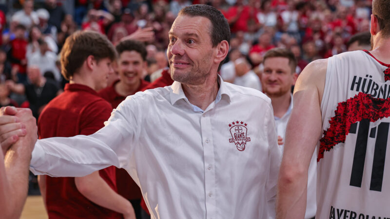 Mike Koch bleibt Headcoach des Rekordmeisters