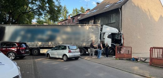 Oberhausen: Zwei Tote nach Sattelschlepper-Unfall im Ruhrgebiet