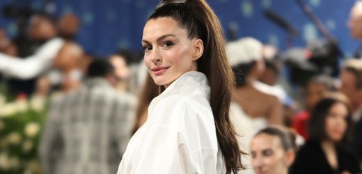 Anne Hathaway entdeckt ihre Stimme bei »Mother Mary«-Dreharbeiten