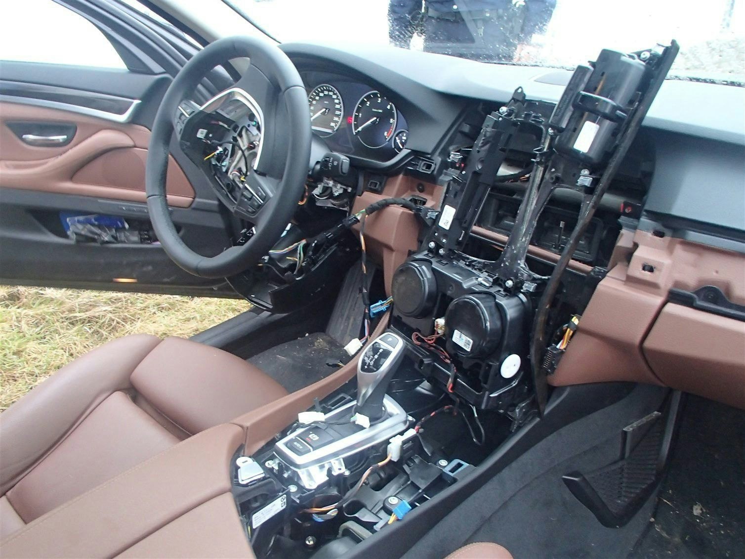 Polizei sucht Zeugen: Zwei BMW und ein Zigarettenautomat in Burscheid aufgebrochen