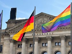 Im Gegensatz zum Bundestag: Bundesrat will Regenbogenflagge zum CSD hissen