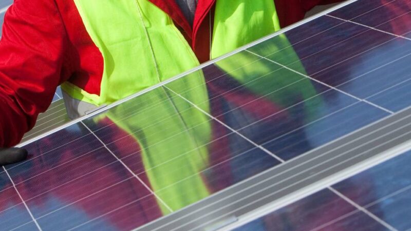 Leverkusener wartet auf Leistungen: Betrugsverdacht gegen Solarbaufirma