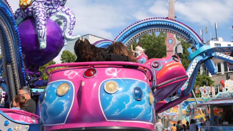 Opladener Stadtfest füllt Fußgängerzone: Backfisch, Schießbude und Riesenkrake