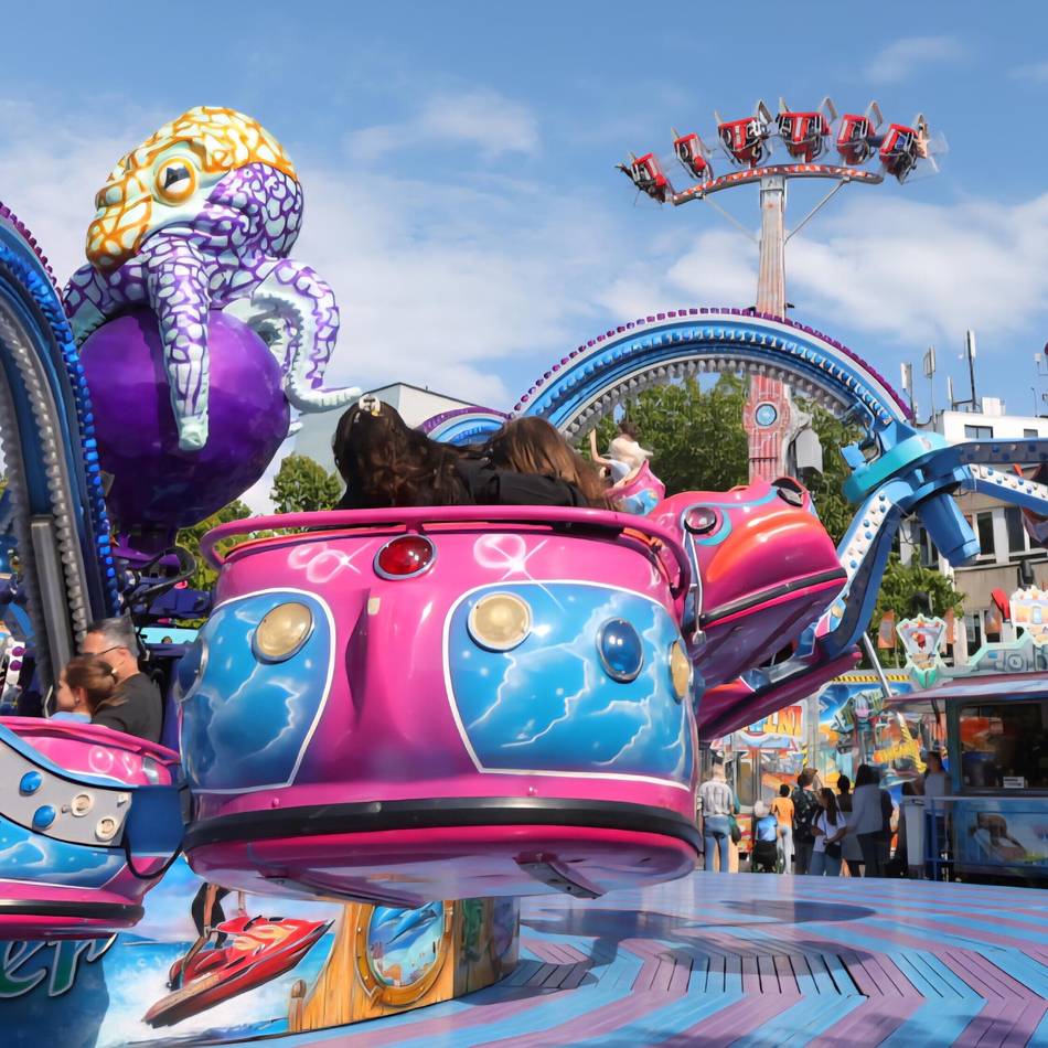 Opladener Stadtfest füllt Fußgängerzone: Backfisch, Schießbude und Riesenkrake