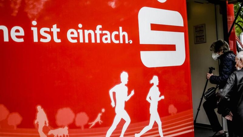 Sparkasse Leverkusen winkt ab: Keine Filiale, kein Drucker, kein Bus