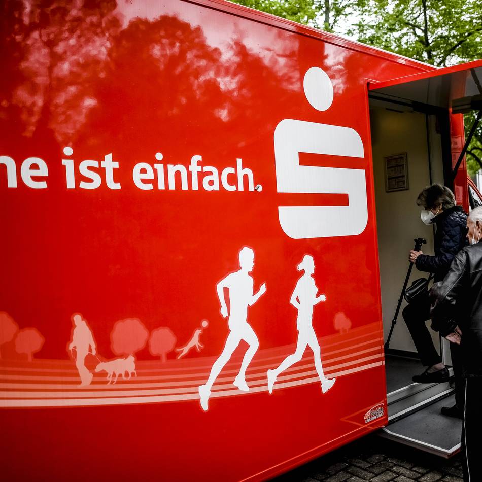 Sparkasse Leverkusen winkt ab: Keine Filiale, kein Drucker, kein Bus