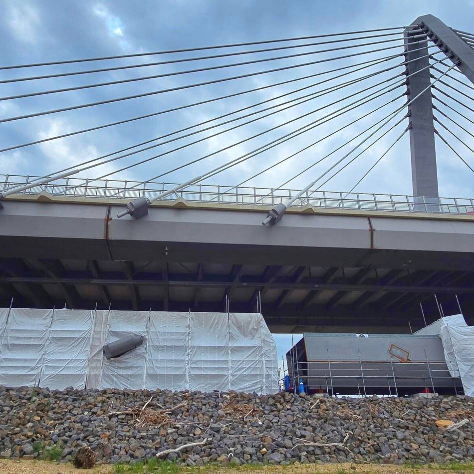 Großbaustelle in Leverkusen: Die ersten Bauteile für die Rheinbrücke sind da