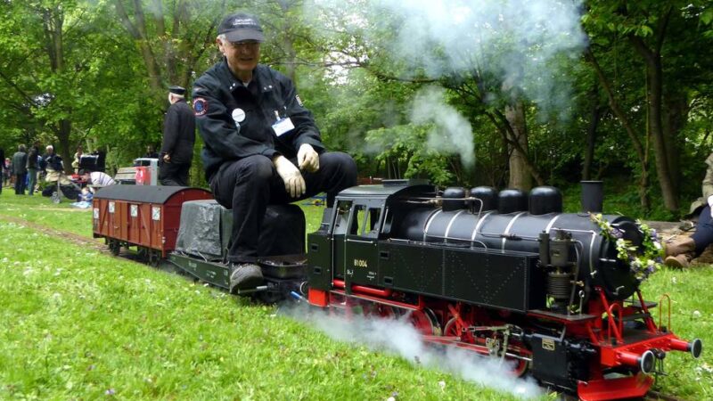 Dampfbahnfahrtag in Leverkusen: Züge, Zauberschüler und Zukunftsmusik