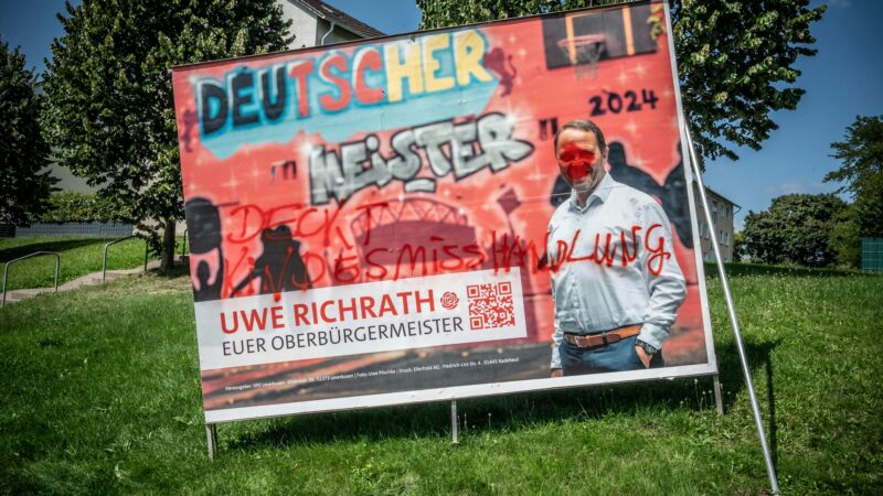Wahlplakate: Leverkusener Parteien beklagen teils strafbare Beschmierung