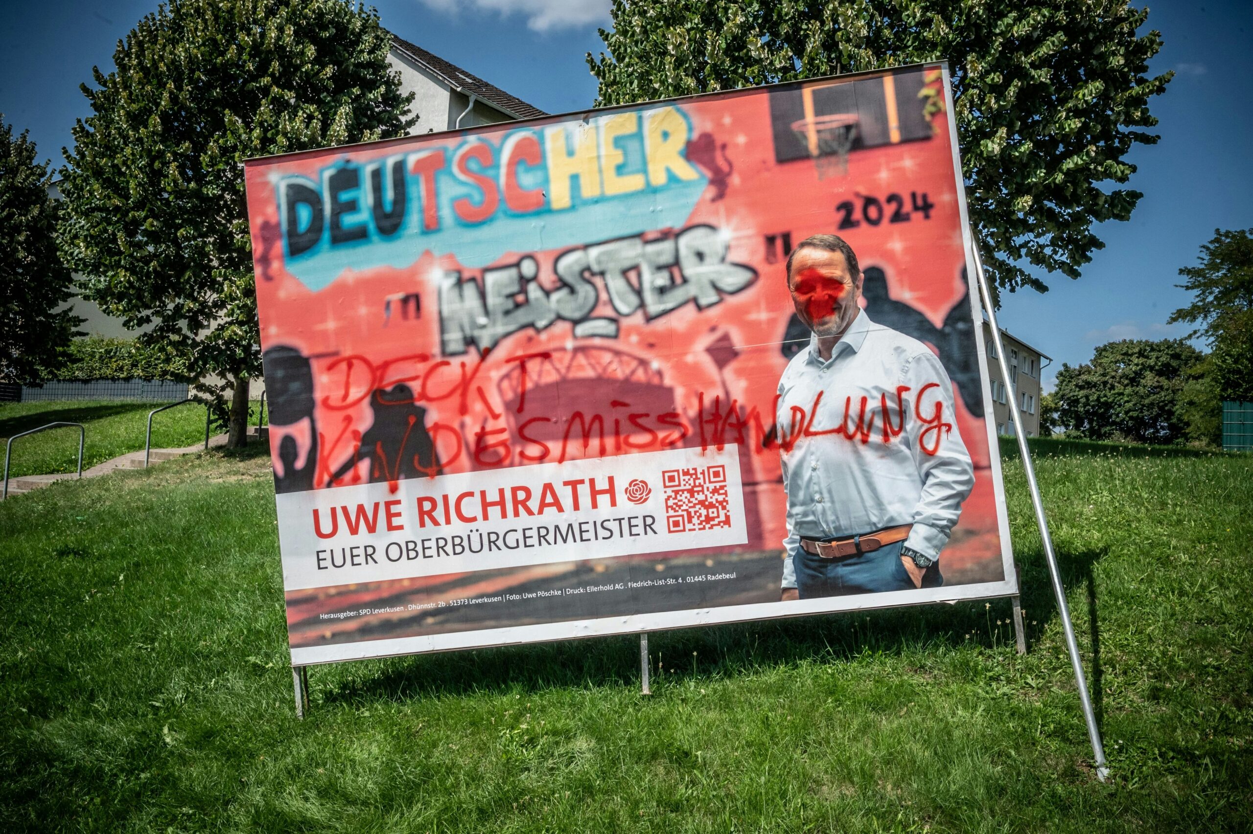 Wahlplakate: Leverkusener Parteien beklagen teils strafbare Beschmierung