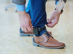 Justizministerin plant Gesetz: Elektronische Fußfessel soll Opfer häuslicher Gewalt schützen