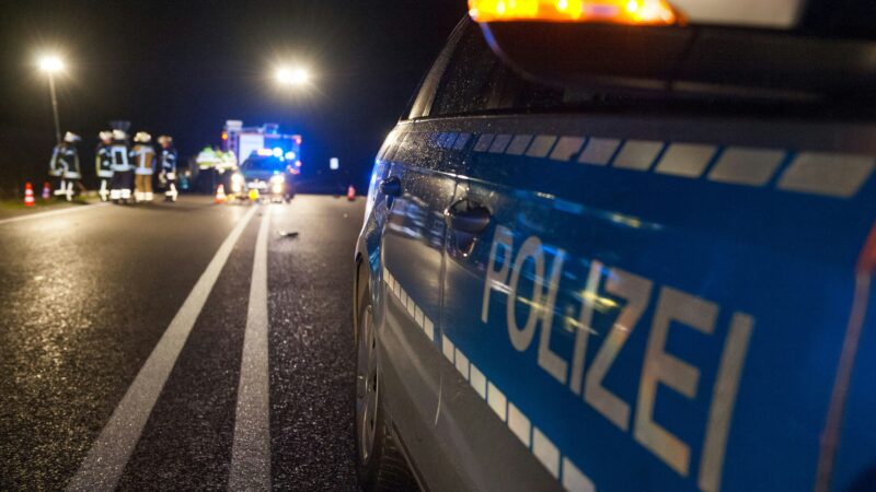 Raub in Küppersteg: Seniorin (73) auf offener Straße Ring vom Finger geraubt
