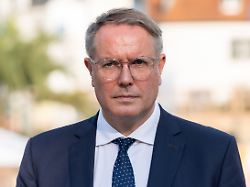 Auch Union soll zustimmen: Ministerpräsident Schweitzer fordert höhere Steuern für „Superreiche“