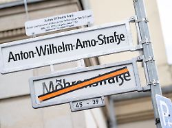 Nach jahrelangem Streit: Berliner Mohrenstraße in Anton-Wilhelm-Amo-Straße umbenannt