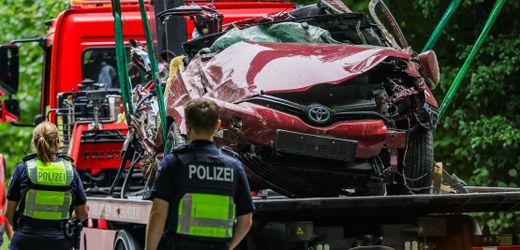 Kürten in Nordrhein-Westfalen: Vier Menschen sterben bei Unfall mit 16-jährigem Fahrer