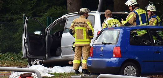 Krefeld: Auto erfasst Zwillinge auf Friedhofsparkplatz – beide tot