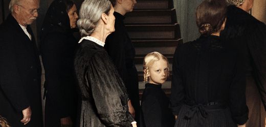 »In die Sonne schauen« von Mascha Schilinski: Die Geheimnisse ganzer Generationen