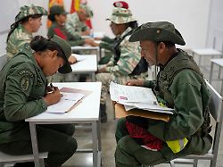 Angeblich Millionen Mitglieder: Venezuela vergrößert Maduros paramilitärische Truppe