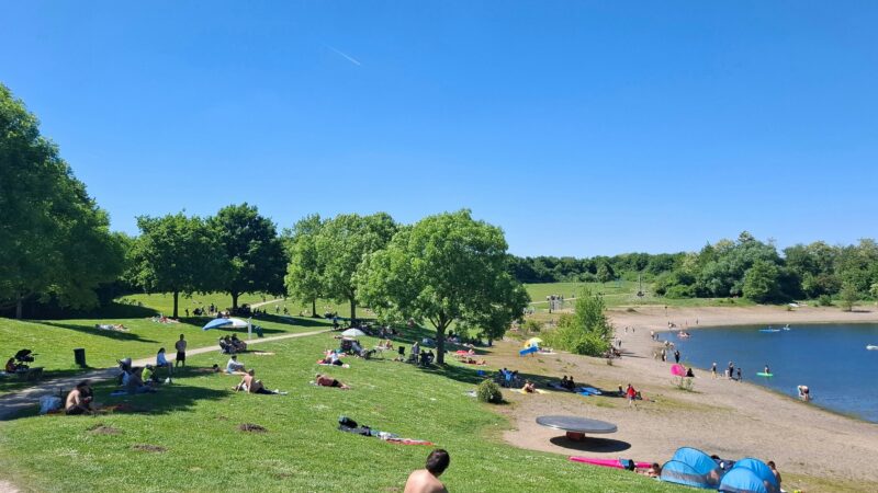 Debatte um Badeverbot, kühle Ort und Obdachlosenhilfe: Hitzewelle hält Leverkusen auf Trab