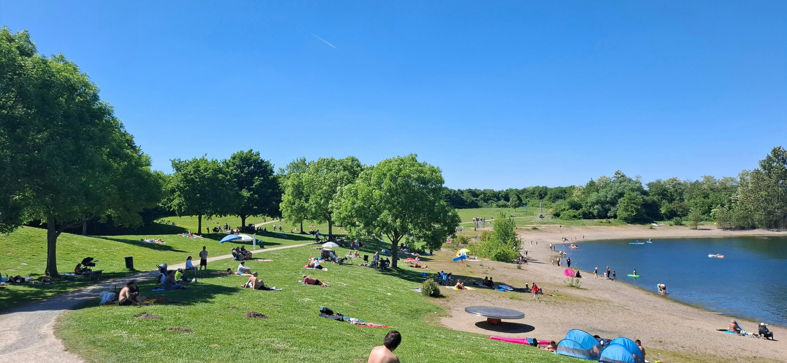 Debatte um Badeverbot, kühle Ort und Obdachlosenhilfe: Hitzewelle hält Leverkusen auf Trab