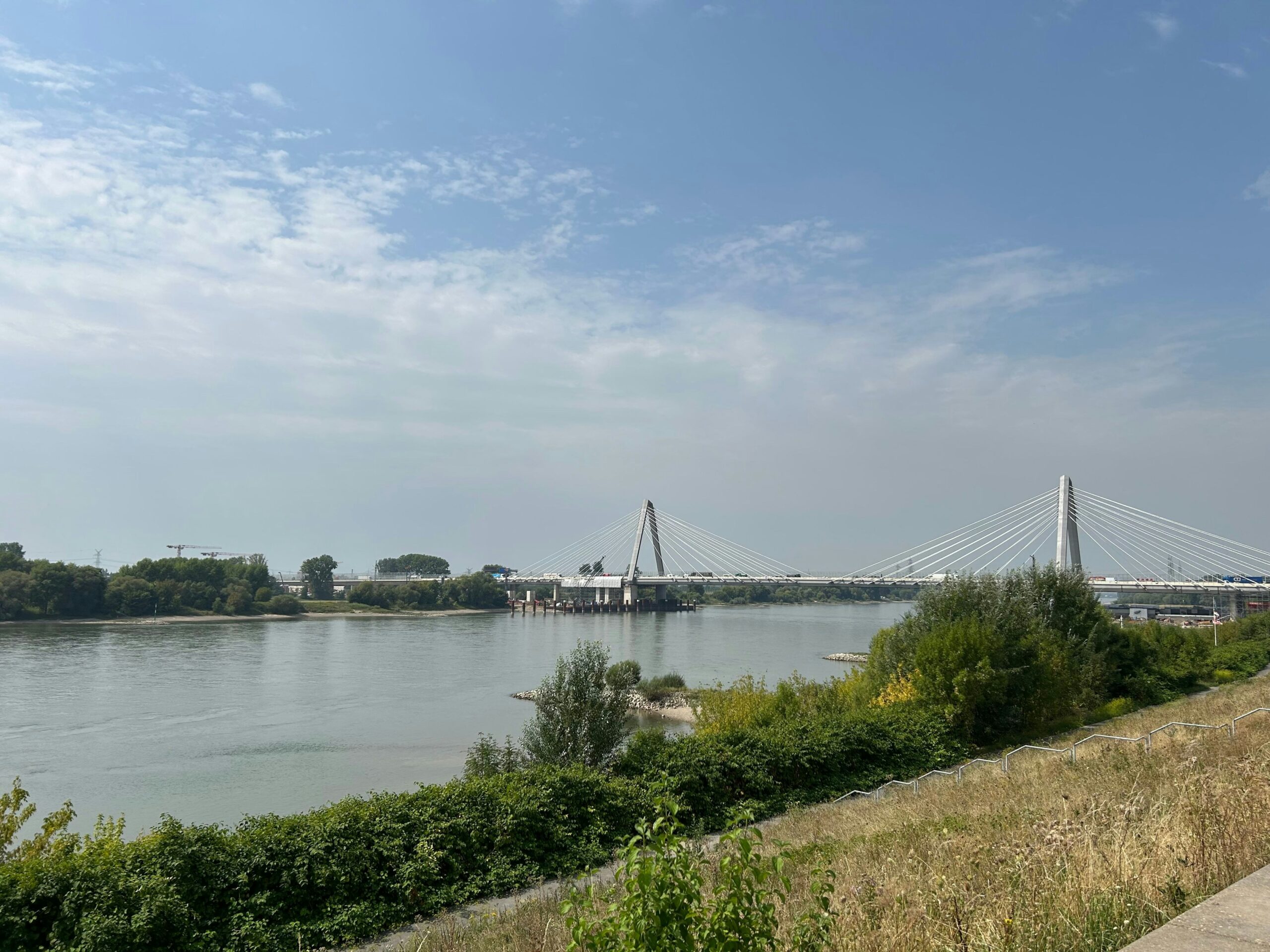 Einsatz in Hitdorf: Feuerwehr Leverkusen stellt Suche nach Person im Rhein ein