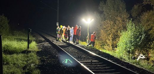 Pfaffenhofen: Zwei Männer sterben im Auto bei Unfall mit Regionalbahn