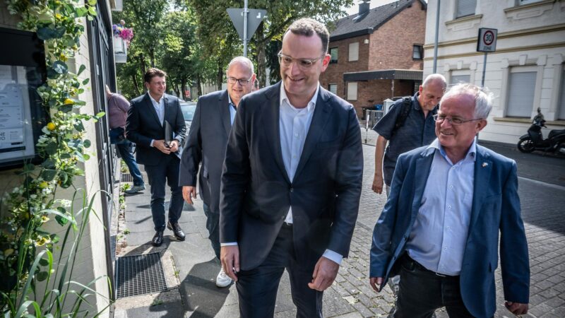 Prominenter Gast in Lützenkirchen: Jens Spahn gibt Leverkusener CDU Wahlkampfhilfe