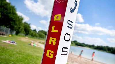 Schweinfurt: Tragischer Unfall in Badesee – Schwestern (6 und 8) sterben im Krankenhaus