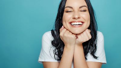 Zahnarzt verrät: Das verrät die Verfärbung eurer Zähne über eure Gesundheit