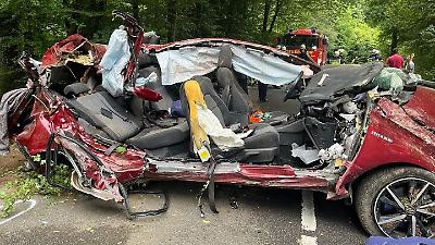 Unfall in Kürten: Vier Teenager sterben, Fahrer (16) überlebt schwer verletzt