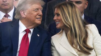 Bei Gipfel in Alaska: Donald Trump überreicht Wladimir Putin einen privaten Brief von Ehefrau Melania