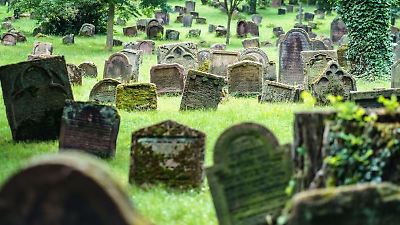 Krefeld: Mann (77) fährt in Geschwisterpaar (72) – beide tot