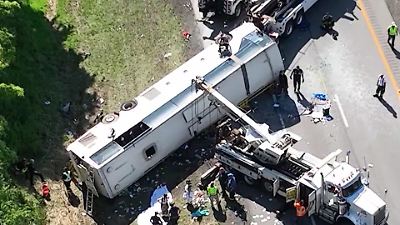 Unfall bei Touri-Ausflug zu Niagarafällen! Passagiere aus Bus geschleudert