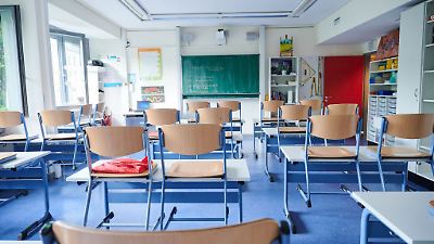 Lehrerin mehr als 15 Jahre krankgeschrieben – Gericht ordnet Amtsarzt-Termin an