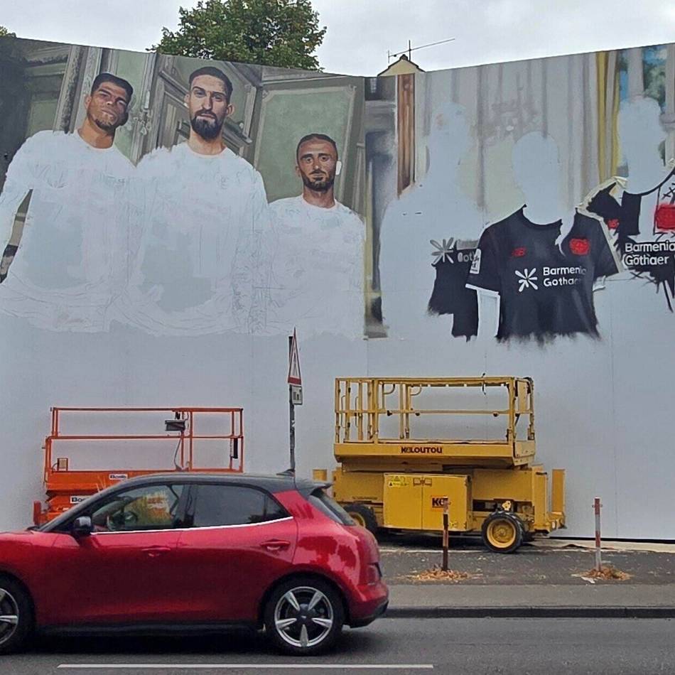 Bayer 04 Leverkusen: Stadt lässt unfertiges Großplakat wieder abbauen
