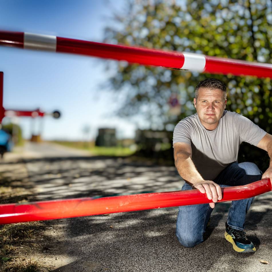 Kritik an Durchfahrtregelung in Leverkusen: Acht Mal runter vom Trecker auf 400 Metern