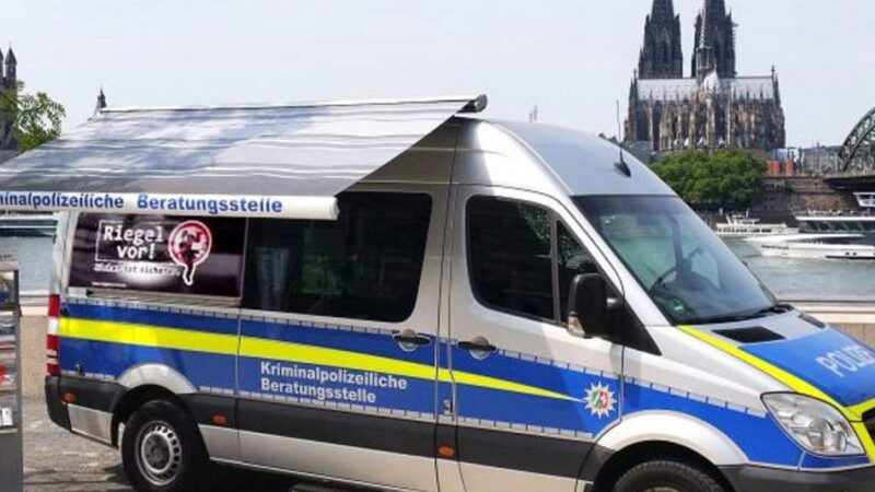 Prävention in Leverkusen: Kripo nutzt Wochenmarkt für bürgernahe Beratung
