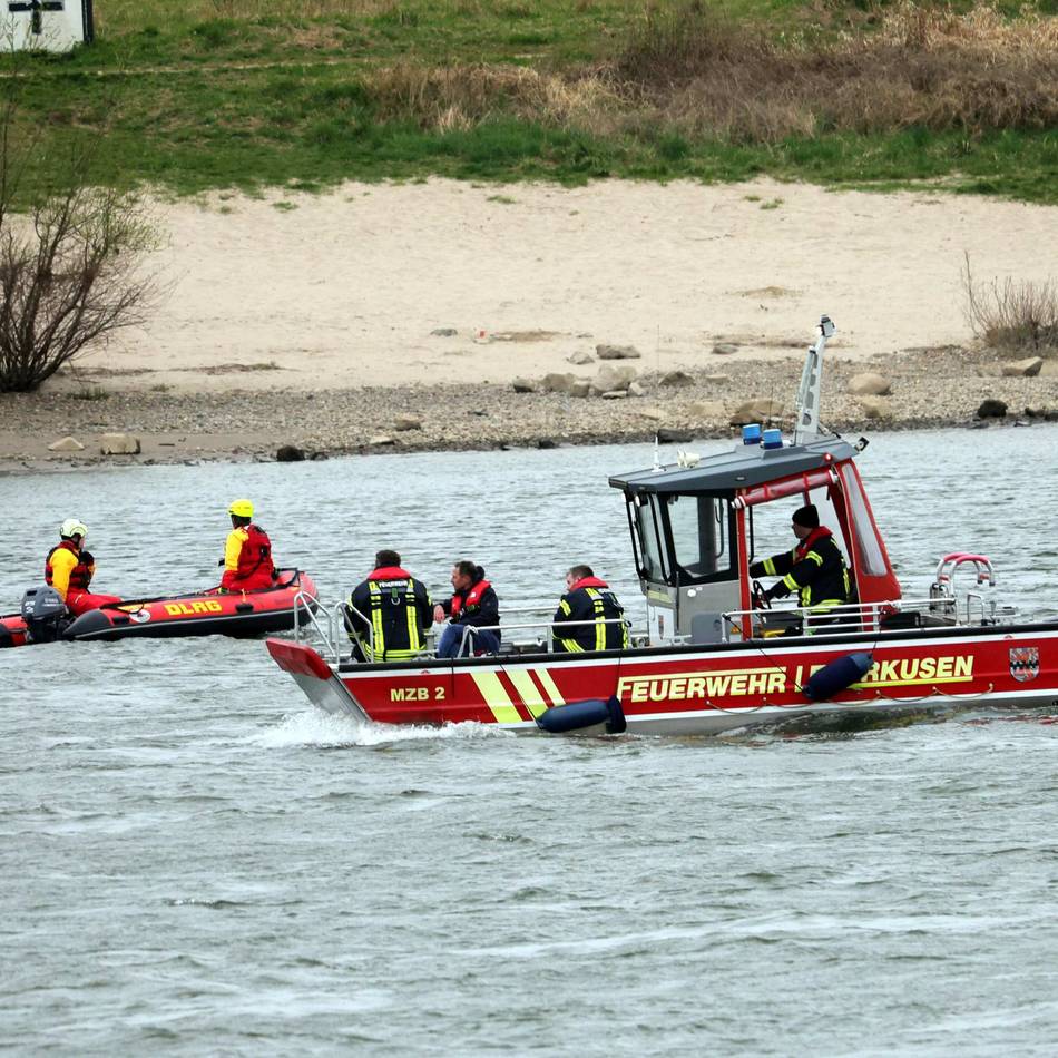Leverkusener Feuerwehr sucht ergebnislos Wasser und Ufer ab: Erneuter Rettungseinsatz auf dem Rhein beendet
