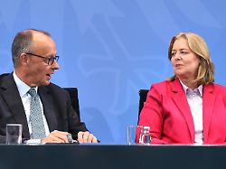 Berlin Tag & Macht: Wenn „Bullshit“-Bärbel den Kanzler disst