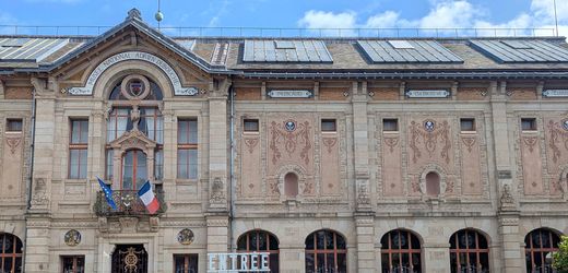 Frankreich: Porzellan im Wert von Millionen aus Museum gestohlen
