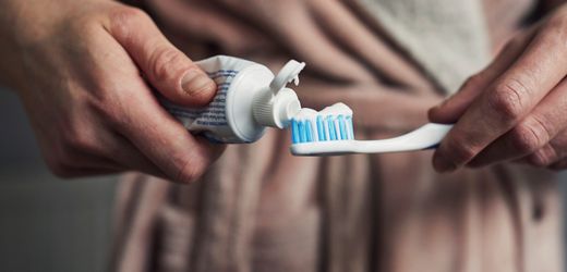 Zahnpasta bei Stiftung Warentest: Günstigste Whitening-Zahnpasta liegt vorn