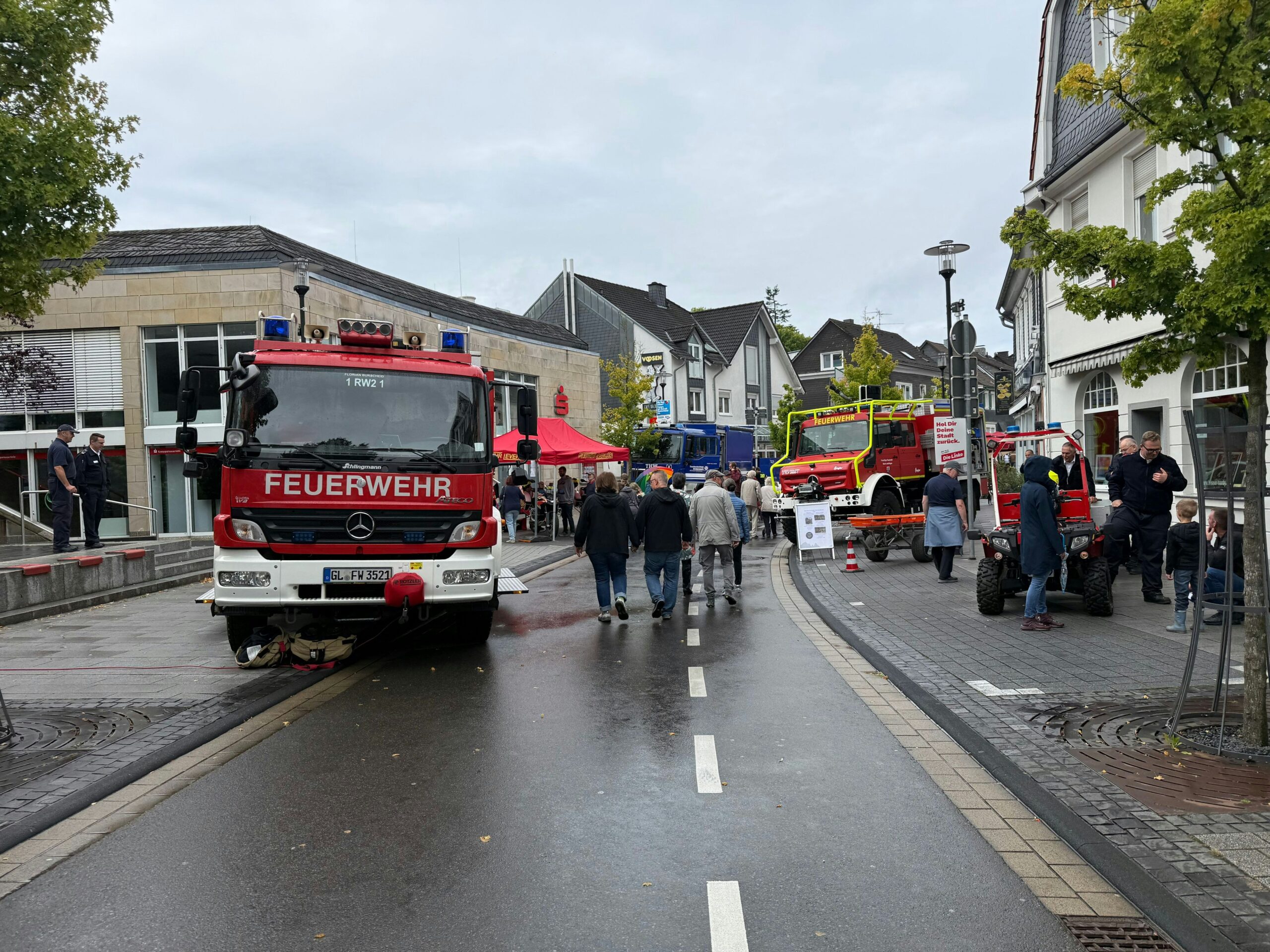 Blaulichtmeile: Feuerwehr Burscheid feierte 150. Geburtstag in der Innenstadt