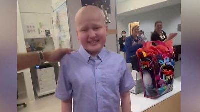 USA: Schock-Diagnose nach Schulterschmerzen! Evan (14) kämpft gegen seltenen Krebs