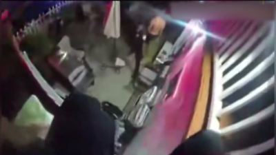 Mount Vernon: Das Haus brennt! Fünf Bewohner springen in Arme der Polizei – die Bodycam filmt die Rettung aus den Flammen