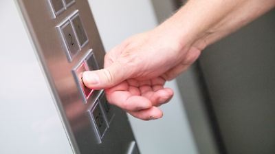 Vier Tage im Aufzug: Polizei rettet Osnabrücker aus eigenem Fahrstuhl