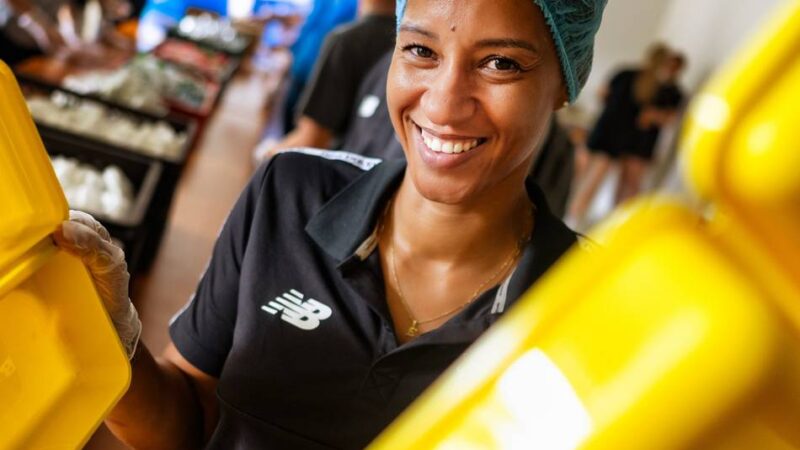 Packaktion in Leverkusen: Ein gesundes Frühstück für 2016 i-Dötze